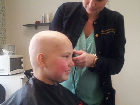 Het was zover... Haren er helemaal af...